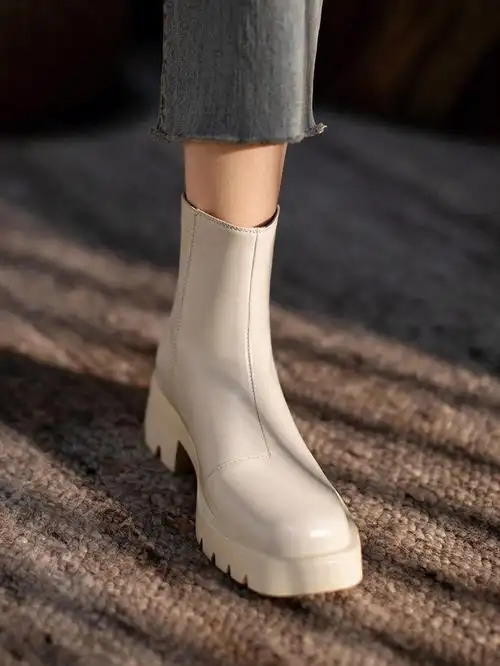 白色短靴75挑了好久才选中这款款式绝了