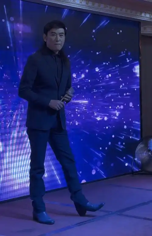 原创55岁焦恩俊五一仍在工作,挣钱捞金好辛酸,男神身材颜值依然能打