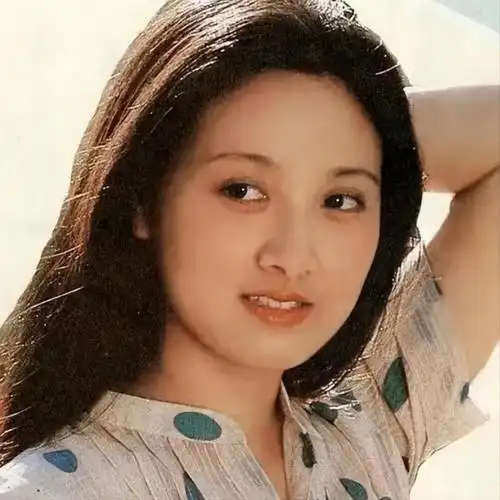 回顾张国立罗秀春离婚35年他再婚有烦恼她至今单身牵挂儿子