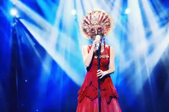 日前《蒙面歌王》第四期落下帷幕,该期拿下歌王的许茹芸,再次走进了