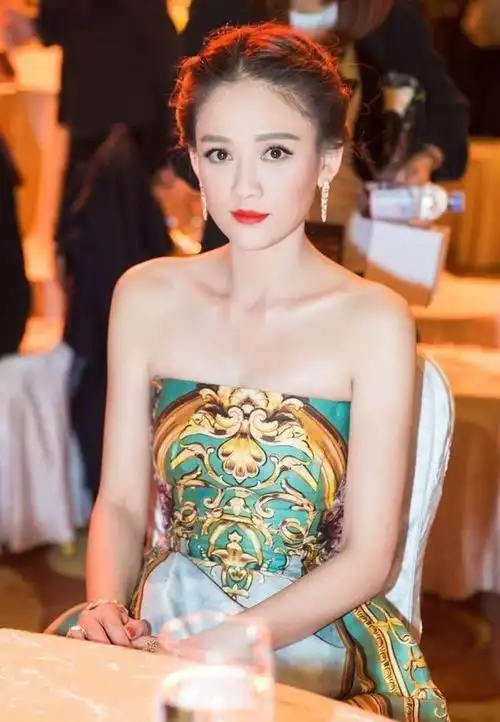 42岁陈乔恩美照(容颜美丽身材性感)