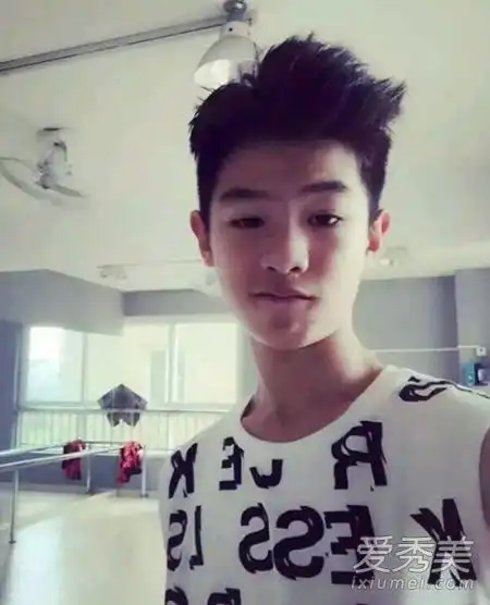 偶像练习生黄明昊是哪个学校毕业的?黄明昊小时候的照片