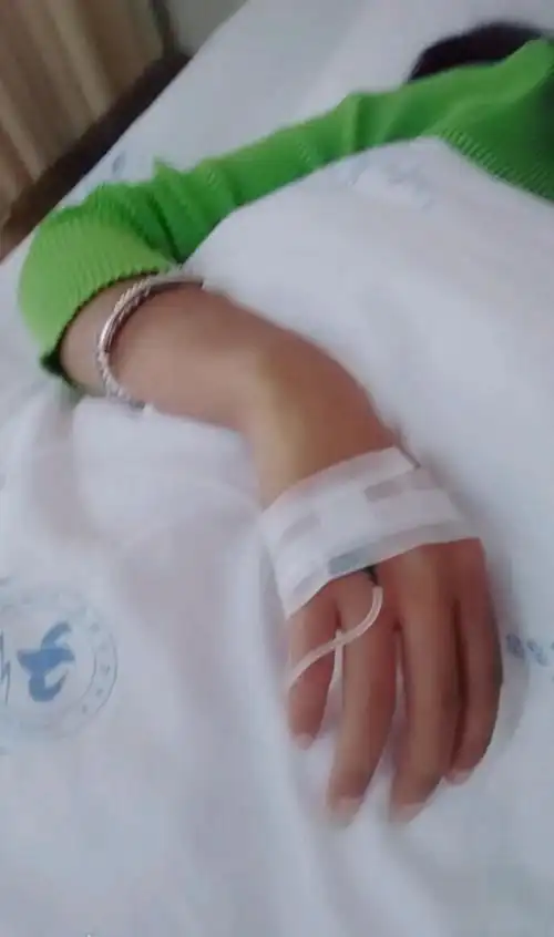 就来医院保胎,输液两天观察一天,到下午又有点出血今天又输液