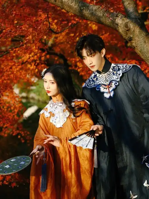 拍照不存在cp感的,只想互相扯头发()出镜:我/@王敬轩91:@顾如愿汉服