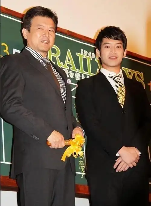 当谈到日本影视圈的帅哥,您可能马上就会想起木村拓哉,金城武以及