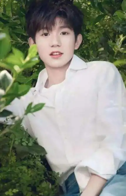 长得玉树临风,却输在"小短腿"上,这5位男星的身高太不懂事了