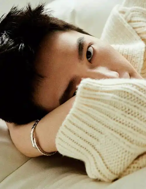 杨洋时尚芭莎十一月刊封面