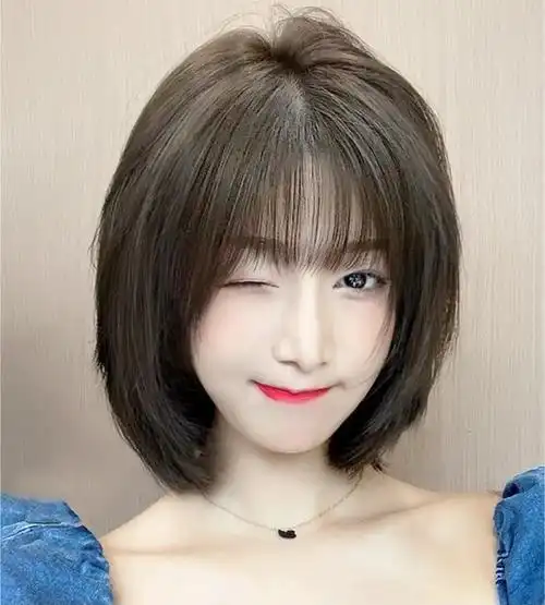 上了岁数的女人,别再黑长直了!推荐这几款发型,减龄又洋气