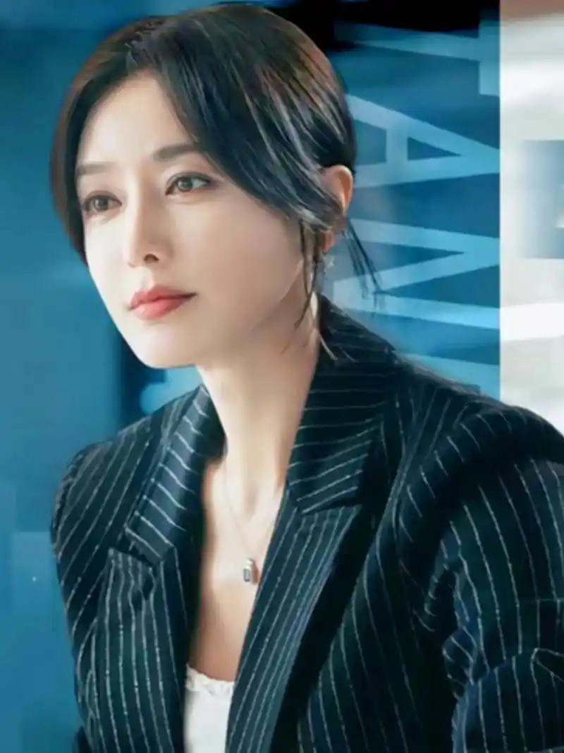 《闪耀的她》秦岚的"小"项链太火了!最近秦岚在《闪耀的她》中 - 抖音