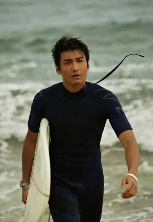 胡兵好像封神编外人员##我那52岁但仍有八块腹肌的爱豆