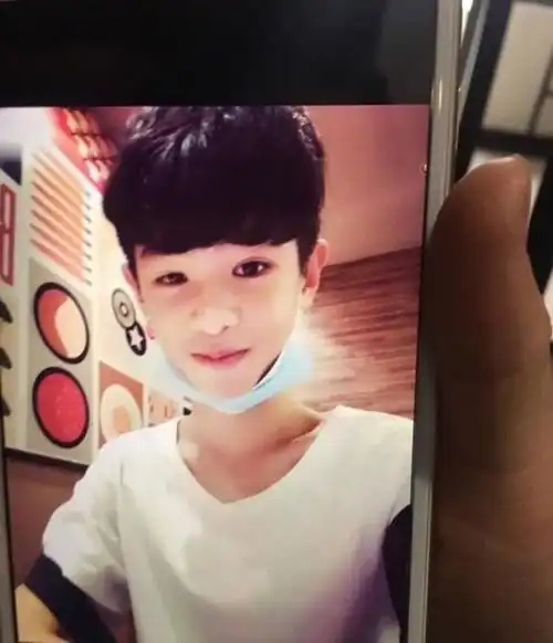 npc童年照尤长靖小时候萌翻了农农从小笑到大而他变化最大