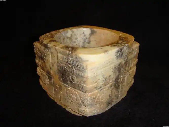 良渚玉琮的珍玩代表