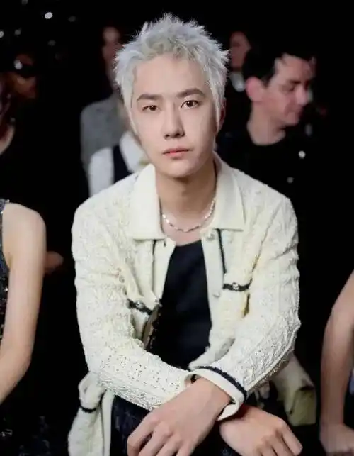 原创王一博浮肿脸惹人笑整容疑云重重