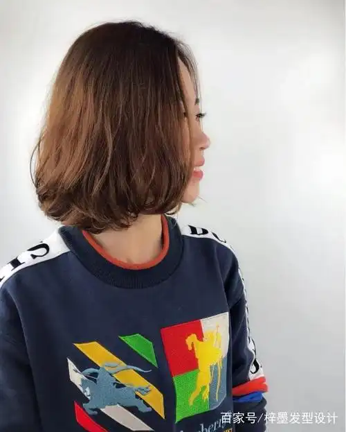 中发发型参考,精选中发烫发发型,更具优雅知性的感觉