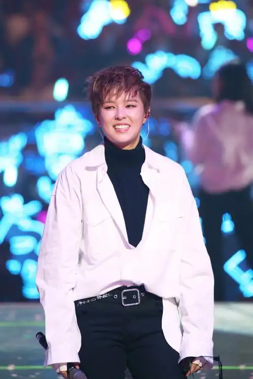 杨芸晴 原图自新浪微博@shining·nee 2019/03/30|广州演唱会 火箭