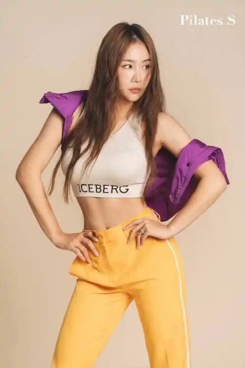 韩国女歌手昭宥写真曝光穿瑜伽服大秀凹凸好身材