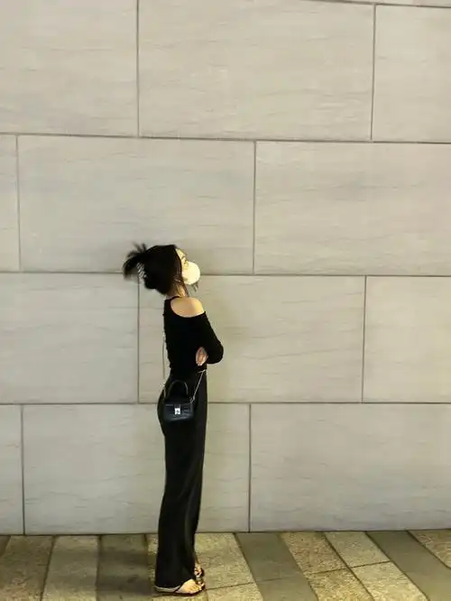 160cm105斤慵懒全黑也太出片了