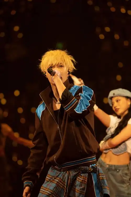 张艺兴2024世界巡演##张艺兴现场#  7715首站|南京  「追光」的