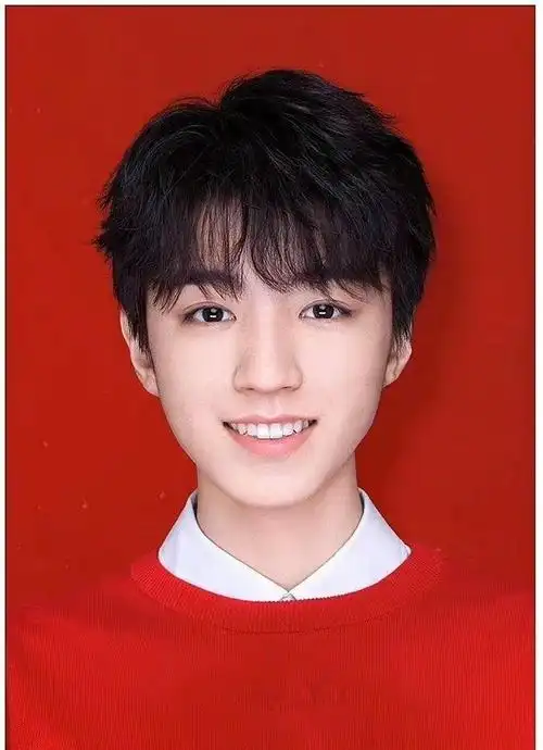 王俊凯,一个要实绩有出圈角色要颜值有内娱神颜top的宠粉帅哥出道前靠