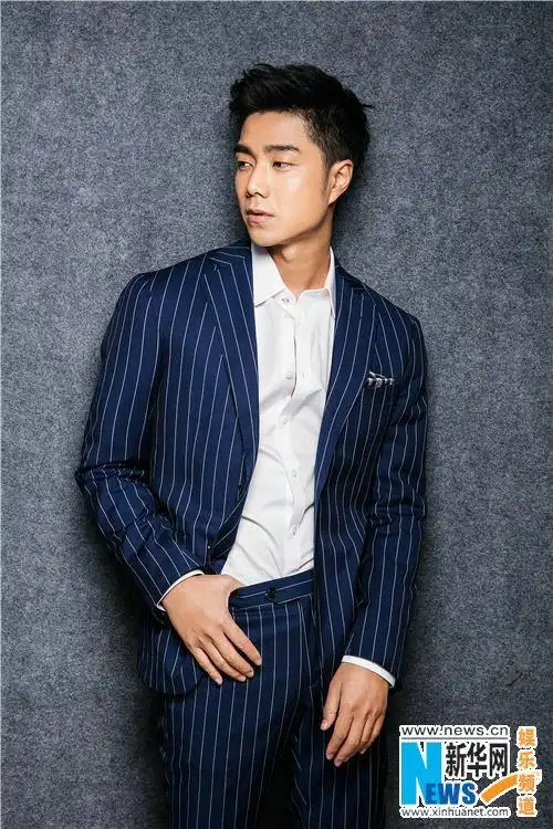 组图袁成杰写真大片简洁干练显熟男本色