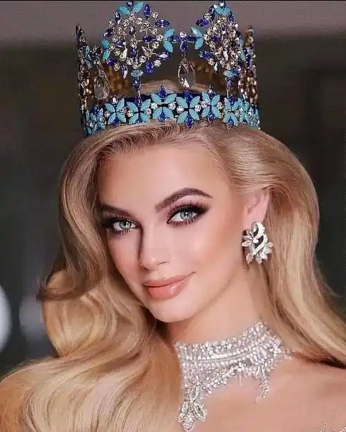 第70届世界小姐总冠军,这比最近的美国小姐漂亮多了_身材_笑容_金发