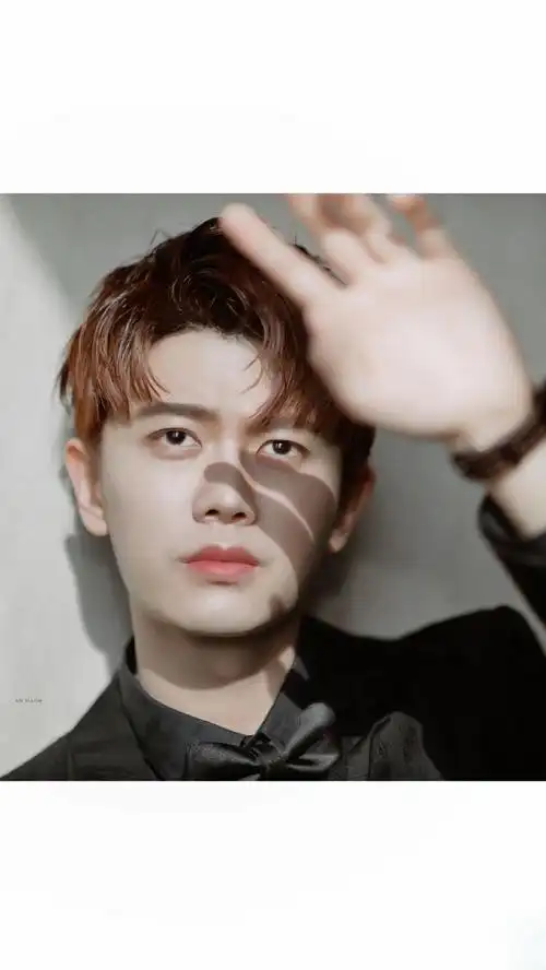 任嘉伦现代装超可