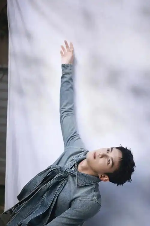 帅气演员吴磊最新线下活动造型图出炉啦生图太帅啦