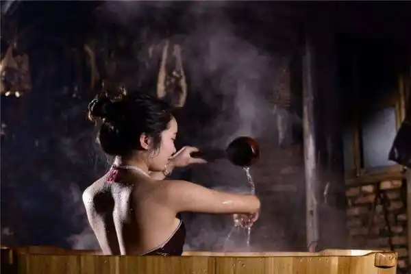 药浴历史已有千年之久,药浴疗法是中医特色集美容,保健,防病,养生于