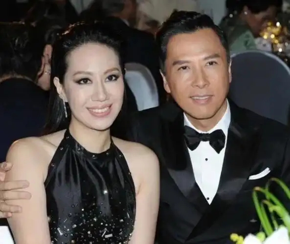 回顾甄子丹给前妻抚养费追求万绮雯为何转身娶了汪诗诗