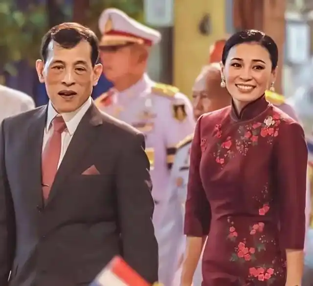 泰王带20位妃子"藏"酒店,玩的太开心,被众人发现遭围堵