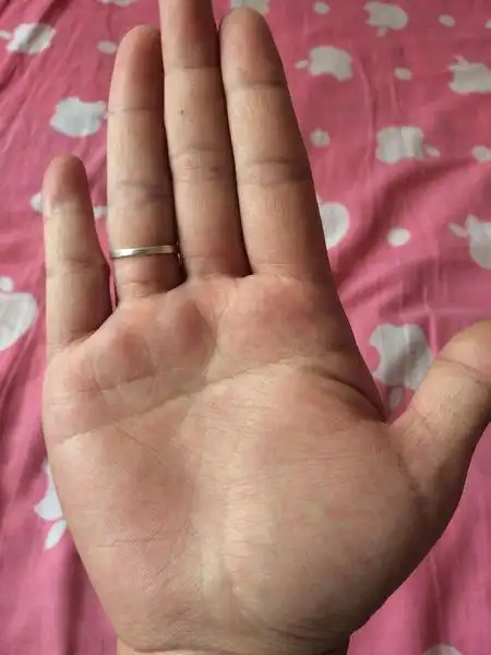 女生右手横纹代表什么?难道真的克夫吗?