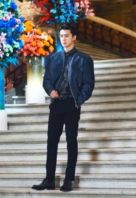 吴世勋被赞"最省钱偶像",资产深厚,99包邮的衬衫却穿3年