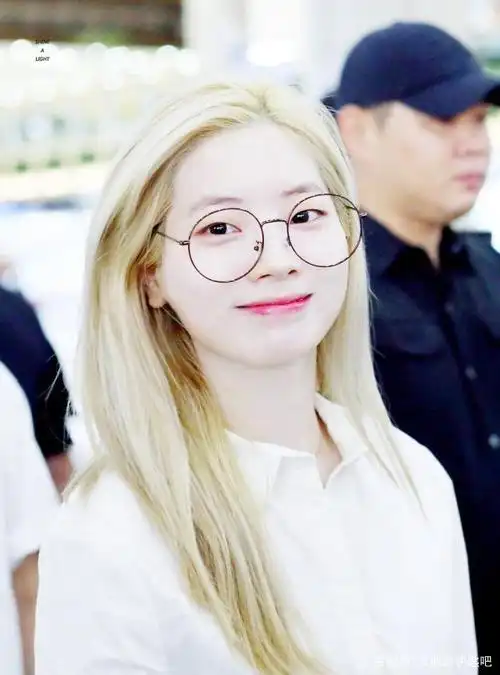 冷白皮肤素颜,皮肤状态真的太好啦!