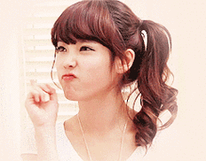 美女卖萌动图~_萌动_美女表情