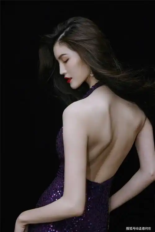 原创不愧是维密模特世界级女神何穗写真赏