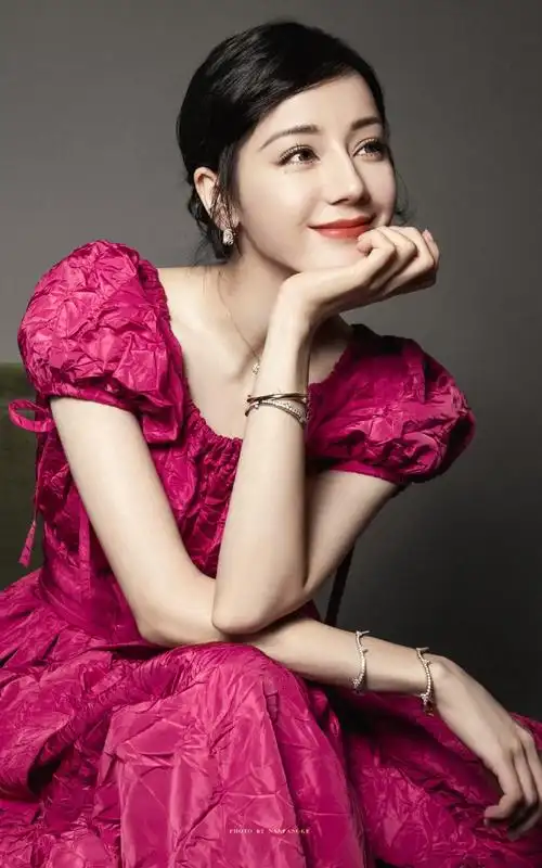 迪丽热巴火龙果公主裙