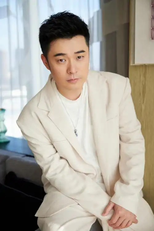 陈赫1109生日快乐#小作卡点送上赫老板@陈赫白色温度生日写真一组