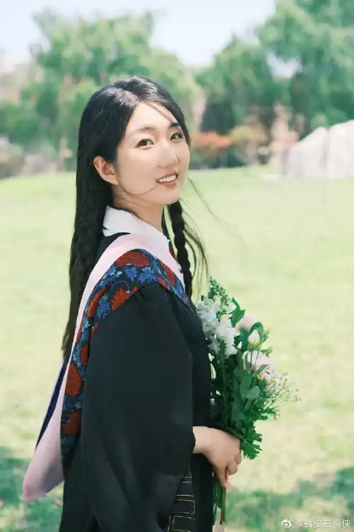 99996995学士服闪亮登场01  ,留下中传美好的回忆!