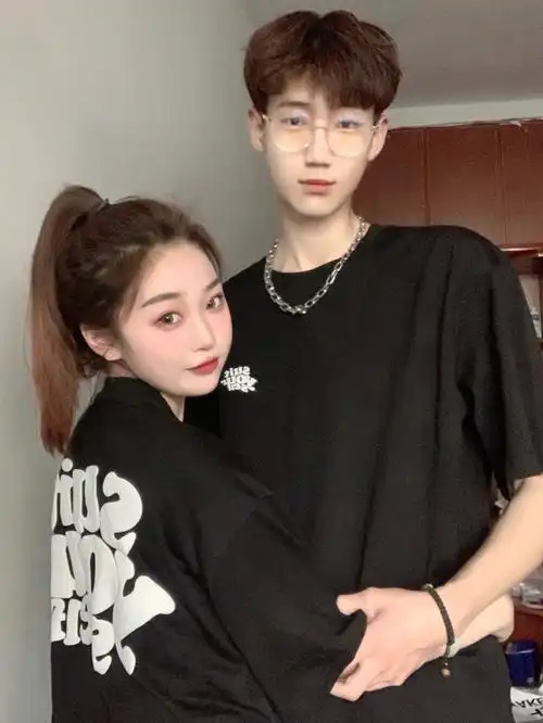 160和188丨发泡字母短袖丨做街上最酷的情侣