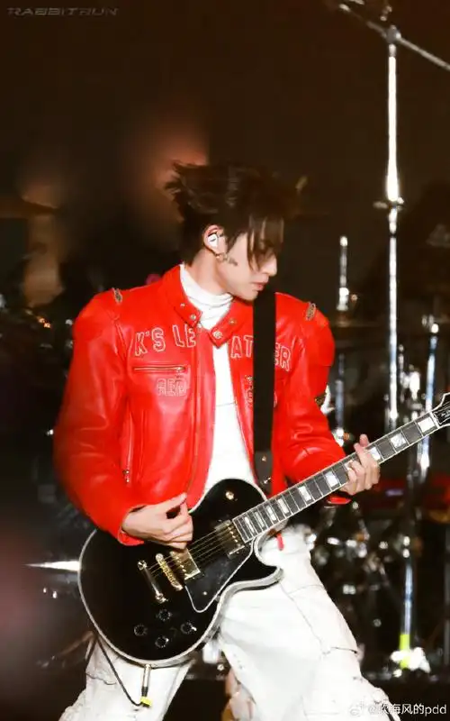 小鬼 劳作间隙也要运动##王琳凯