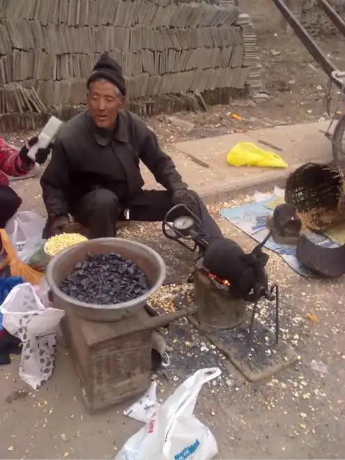 70后人民生活的回忆注重名义的打豆豆的老人