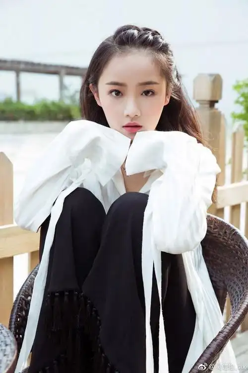 灵气少女吴佳怡半妖倾城中客串清装少女东哥长相甜美