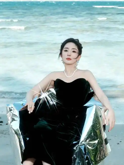 杨幂压轴亮相红毯美貌封神!