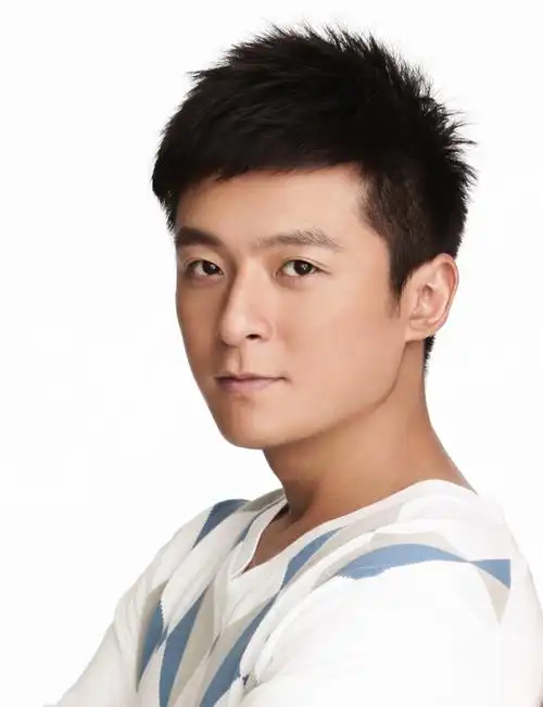 p>朱雨辰,1979年2月27日生于中国上海市,中国内地男演员,2002年毕业