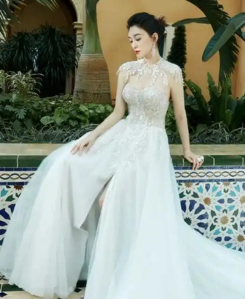 44岁李小冉身材绝佳,不输小姑娘,嫁《来不及说我爱你》制片人