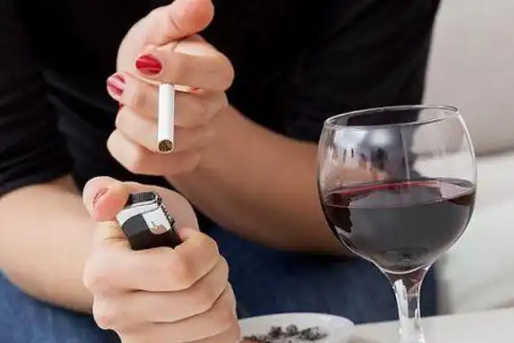 吸烟,喝酒,长期熬夜