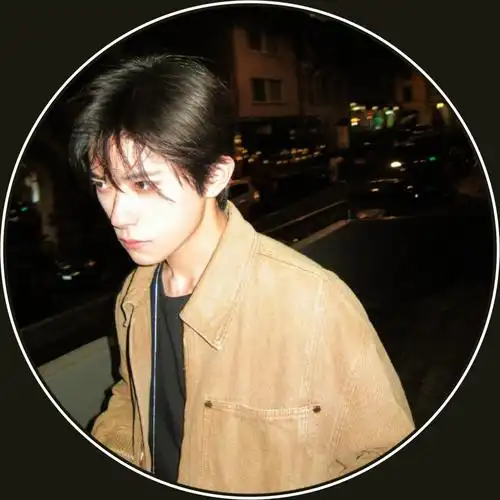 易烊千玺圆框头像拿图吱声,谢谢