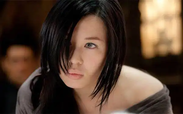 不仅参演了许多知名的影片,如《惊蛰》,《图雅的婚事》和《杀生》等