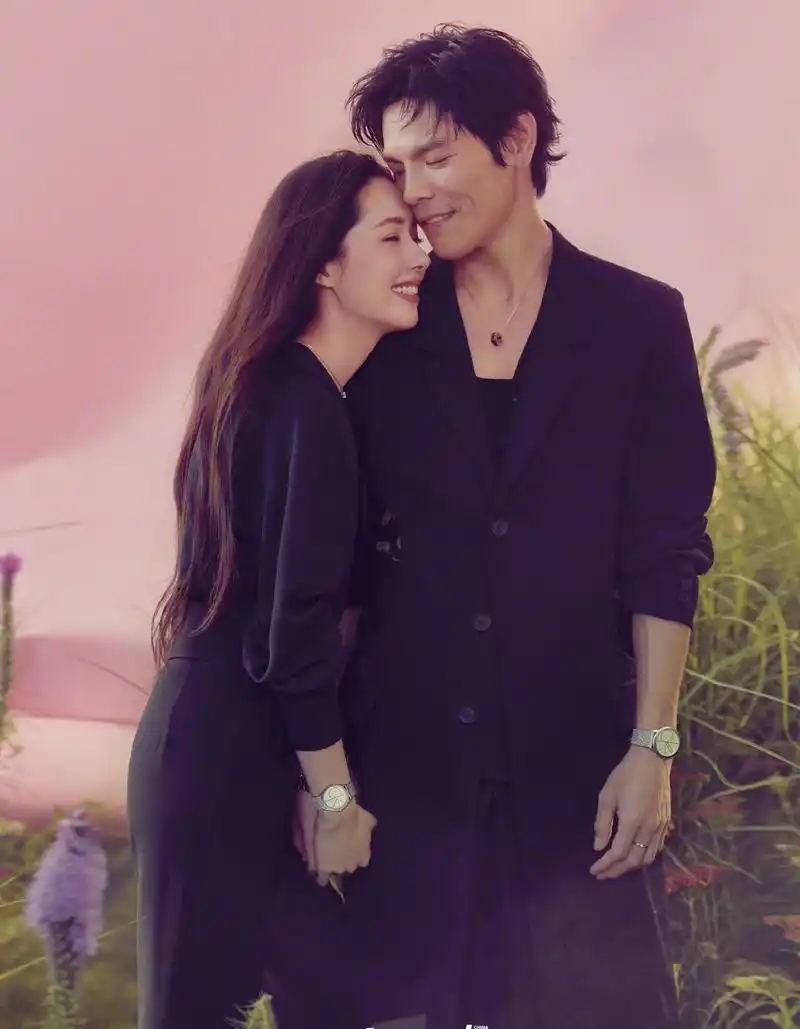 向佐 @郭碧婷 携手登上大刊封面,在七夕情人节即将到来之际,直接把"