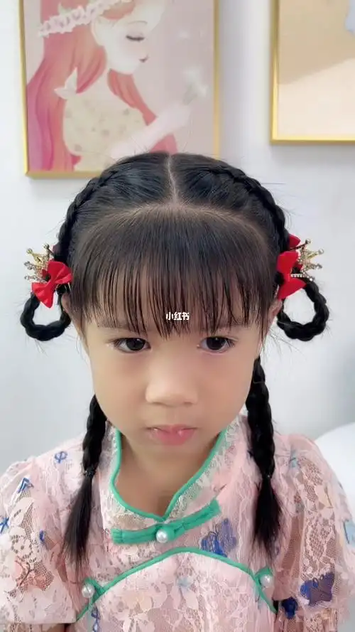 用4条小辫子就能扎个甜美发型出门人见人夸